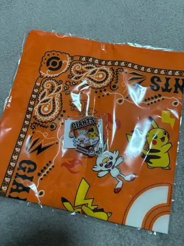 피카츄 30주년 반다나, 핀배지