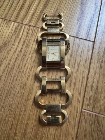 MICHAEL KORS 마이클코어스 골드 링크 팔찌 손목시계
