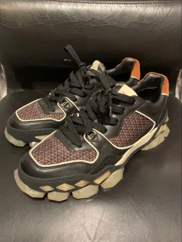 새상품급 정품 JIMMY CHOO 지미추 스니커즈 신발