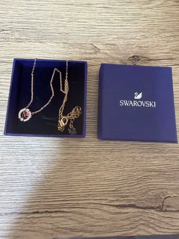 Swarovski 빨간색 스톤 목걸이