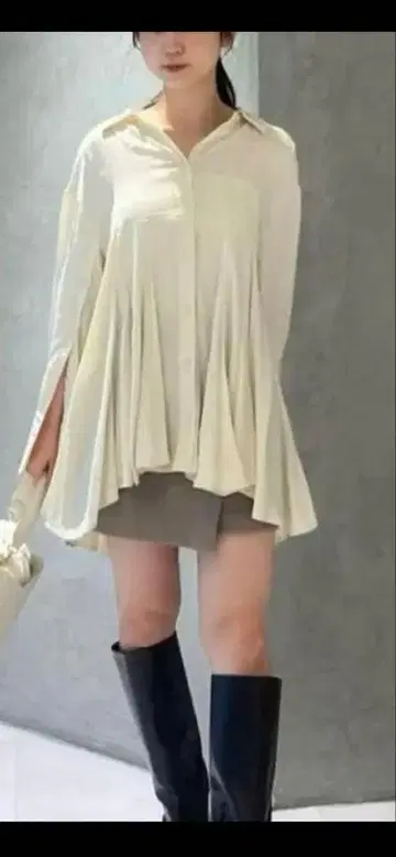 코코딜 슬릿 플럼 블라우스 네이비