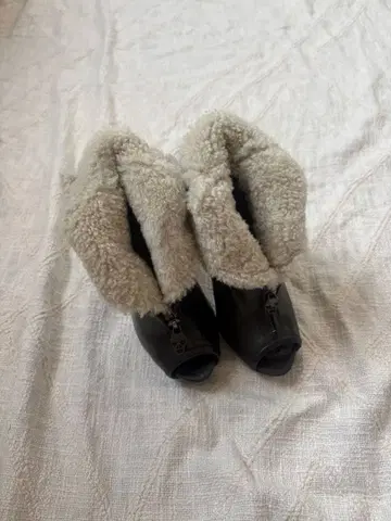 알렉산더 맥퀸 퍼 오픈토 부티