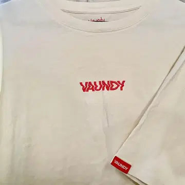 VAUNDY XL 크림 로고 티셔츠