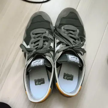 오니츠카타이거 카키 23.5cm