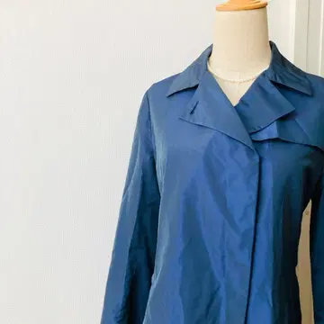 새상품급 아티산 스프링 코트 히요쿠 버튼 광택 벨티드 네이비 9 M