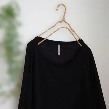 베리떼꾸르 블랙 돌먼 상의