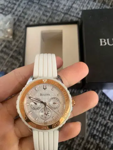 Bulova 크로노그래프 손목시계 화이트