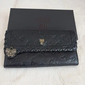 ANNA SUI 블랙 장지갑 버터플라이 장식