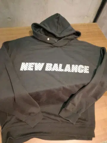 인기 정품 NEW BALANCE 후드티 블랙 무료배송 24시간 내 발송