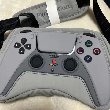 ZARA PlayStation 프레스 컨트롤러형 숄더백