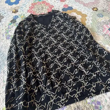 메르시보쿠 토끼 패턴 올 패턴 블라우스 블랙 루즈핏 개성파 디자인