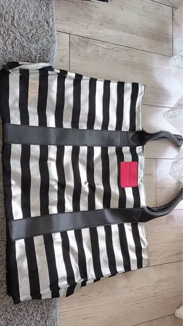 빅토리아 시크릿 라지 실버 메탈릭 토트