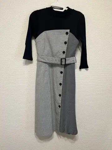 벨트 포함 7부 소매 원피스 LOVELESS