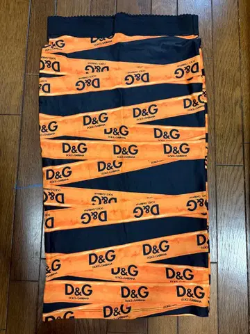 D&G 테이프 패턴 타이트 스커트 레어