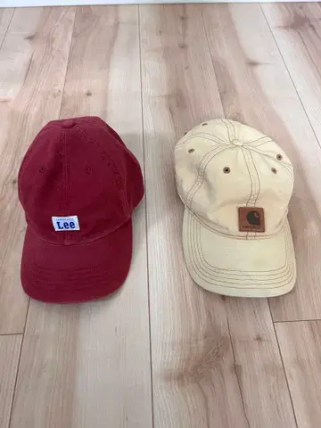 Lee 빨간색 캡 & Carhartt 베이지색 캡