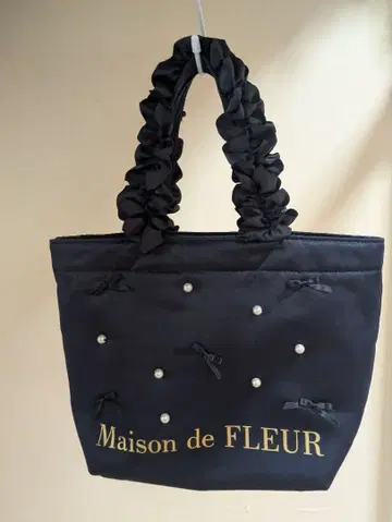메종 드 플뢰르 프릴 핸들 토트백 네이비 컬러