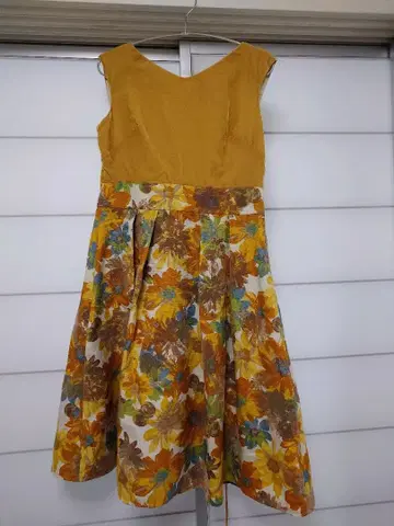 AIMER 에메 벨벳 플라워 드레스