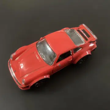 마조레트 미니카 포르쉐 934