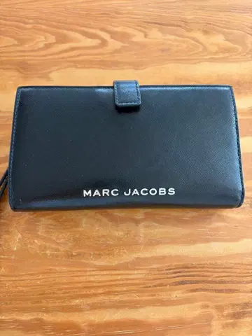 MARC JACOBS 블랙 장지갑