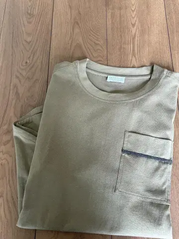 새상품 브루넬로쿠치넬리 모니엘 포켓 장식 T셔츠 M