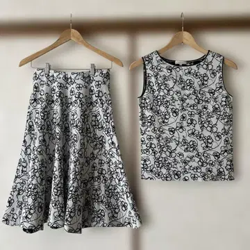 EPOCA 슬리브리스 플레어 스커트 니트 셋업 2종 세트 40