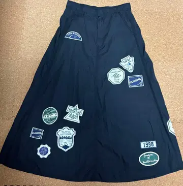 빔즈 보이 와펜 프린트 스커트