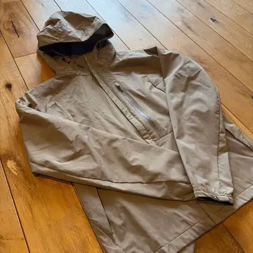 DESCENTE 베이지 후드 부착 나일론 자켓