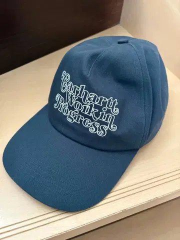 Carhartt 네이비 캡 로고 자수