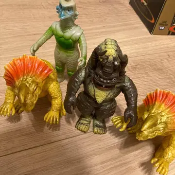 울트라맨 괴수 피규어 4체 세트