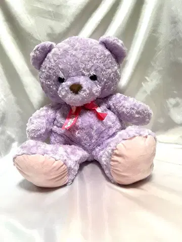 보라색 리본 포함 봉제 인형