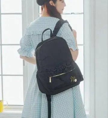 아오키 미사코 프릴 디자인 블랙 백팩