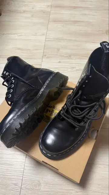 닥터마틴 1460 지퍼 벡스 화이트 스티치 8홀 부츠