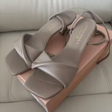 새상품 CORSO ROMA,9 그레이 크로스 스트랩 샌들 37