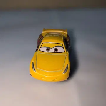 카즈 토미카 크루즈 라미레즈 (러스티즈 레이싱 타입)