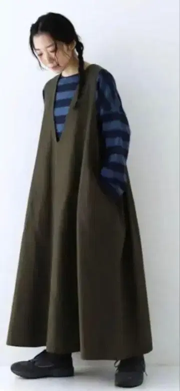 nest Robe 네스트로브 V넥 슬리브리스 원피스 카키