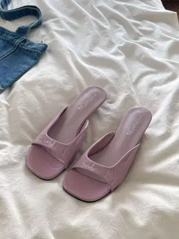 연보라색 오픈토 슬리퍼 샌들