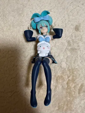 하츠네 미쿠 x 시나모롤 피규어