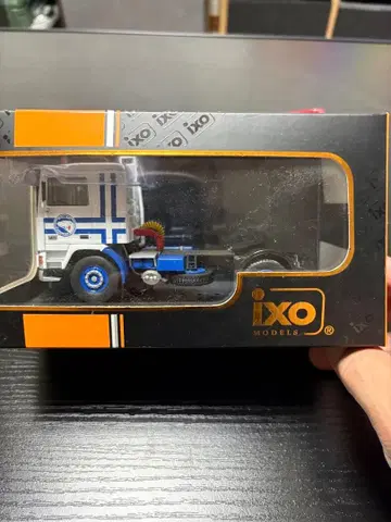 IXO Models 볼보 F10 1983 미니카