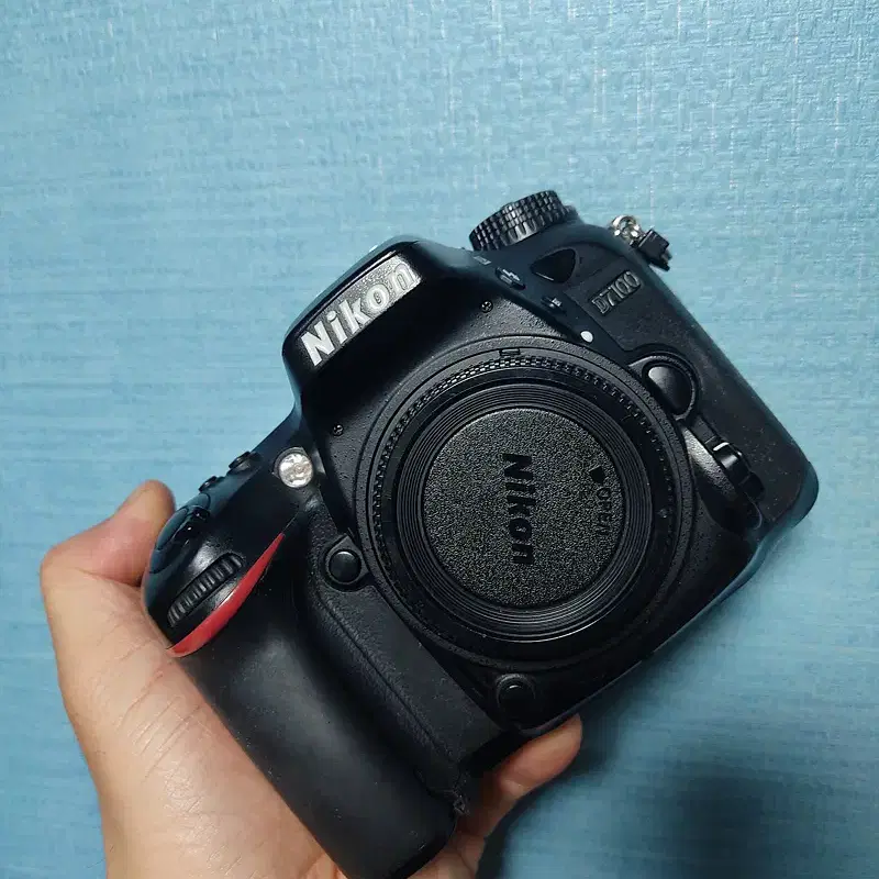니콘 DSLR 크롭 바디 D7100 + 배터리 2개 카메라가방