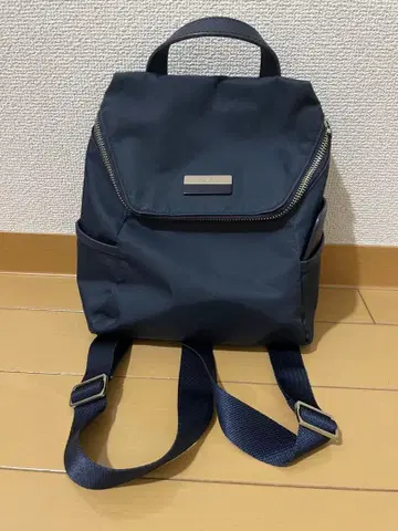 agnes b. 네이비 백팩