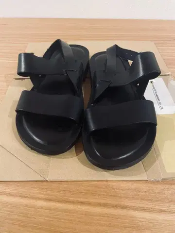 CORSO ROMA 블랙 가죽 샌들