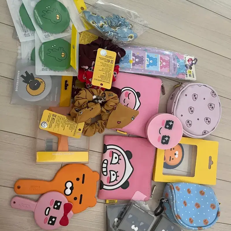 카카오프렌즈 굿즈 모음전 (파우치/거울/머리끈)