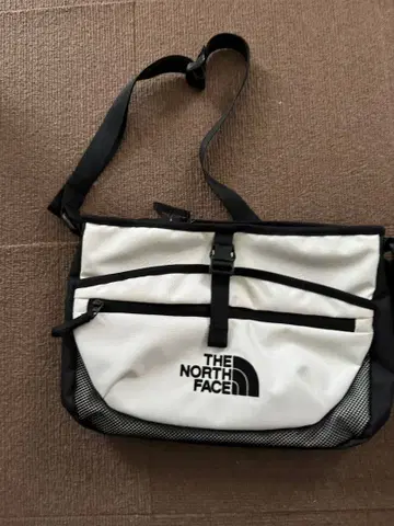 THE NORTH FACE 리프 숄더백 화이트/블랙