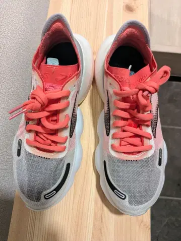 BROOKS(브룩스) 러닝화 22.5cm 여성용