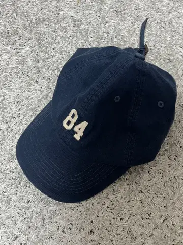 Brandy melville 네이비 야구 모자 숫자 84 자수