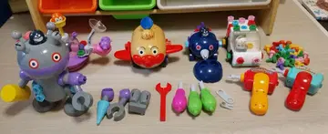 꼬불꼬불 호빵맨, 식빵맨, 세균맨, 다다단