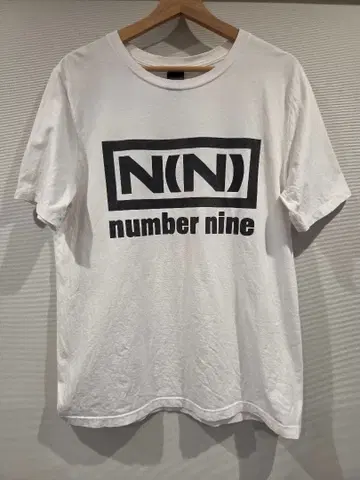 number nine 화이트 T셔츠