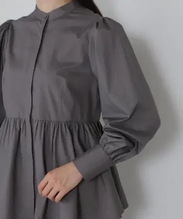 NATURAL BEAUTY BASIC 블라우스 차콜