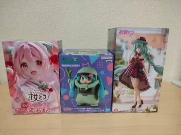 하츠네 미쿠 피규어 세트 (스트로베리/건담 콜라보)