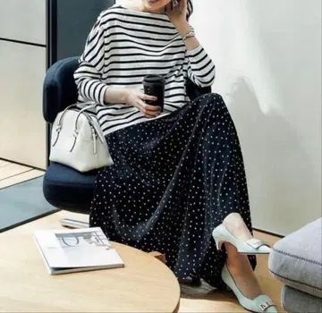 새상품급 DRESSTERIOR 도트 플레어 스커트 네이비 36